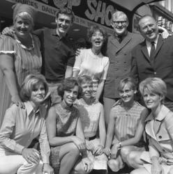 Høstrevyen 1968 på CHAT NOIR. Foto juli 1968..Stående fra ve