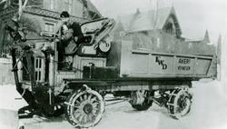 1918 modell FWD lastebil brukt både som brøytebil og brannbi