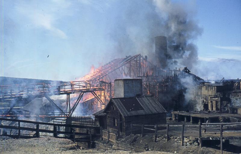 Smelthytta i brann 1975 (Foto/Photo)