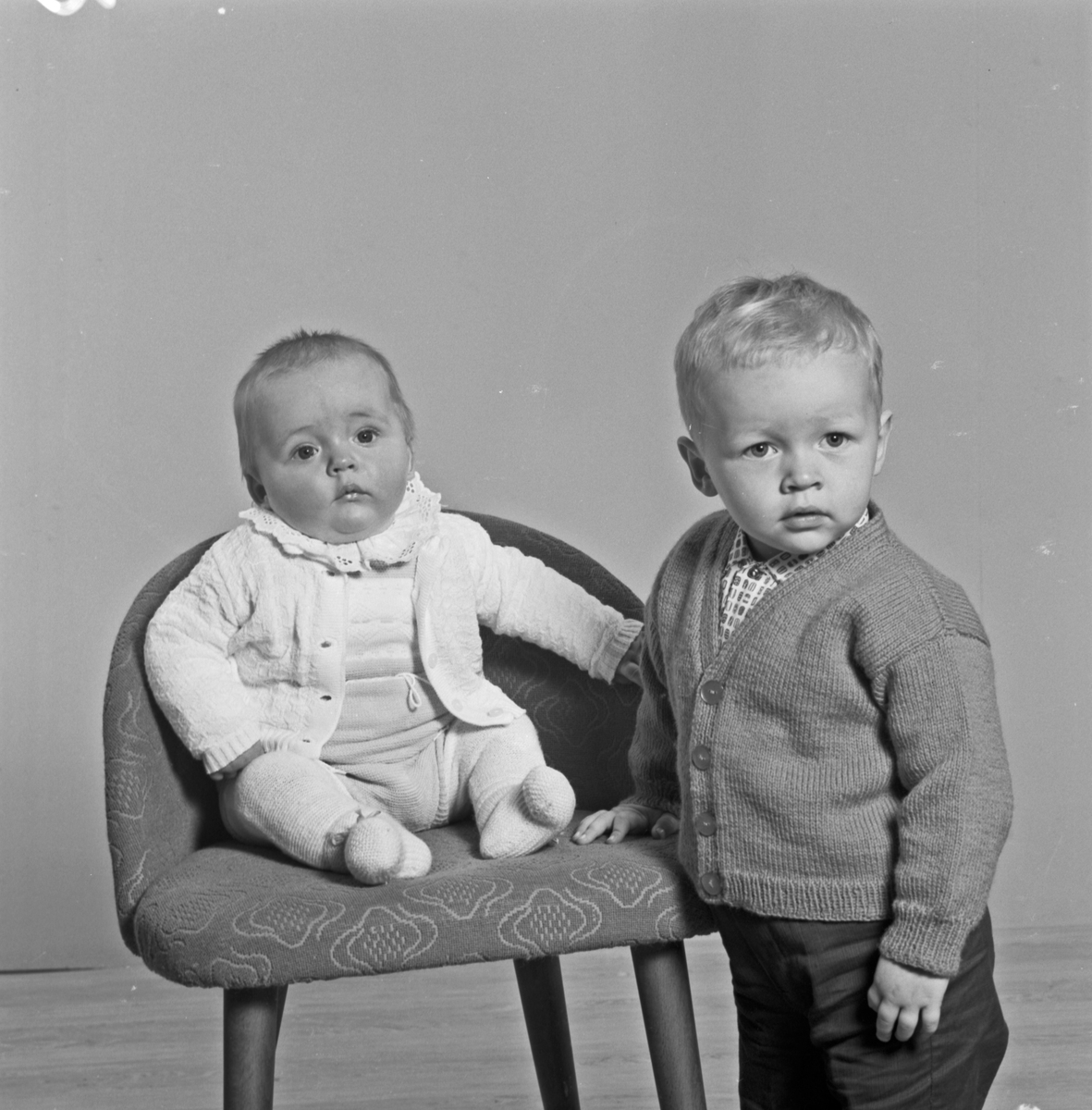 Portrett to småbarn - bestiller Ingebjørg Emberland
