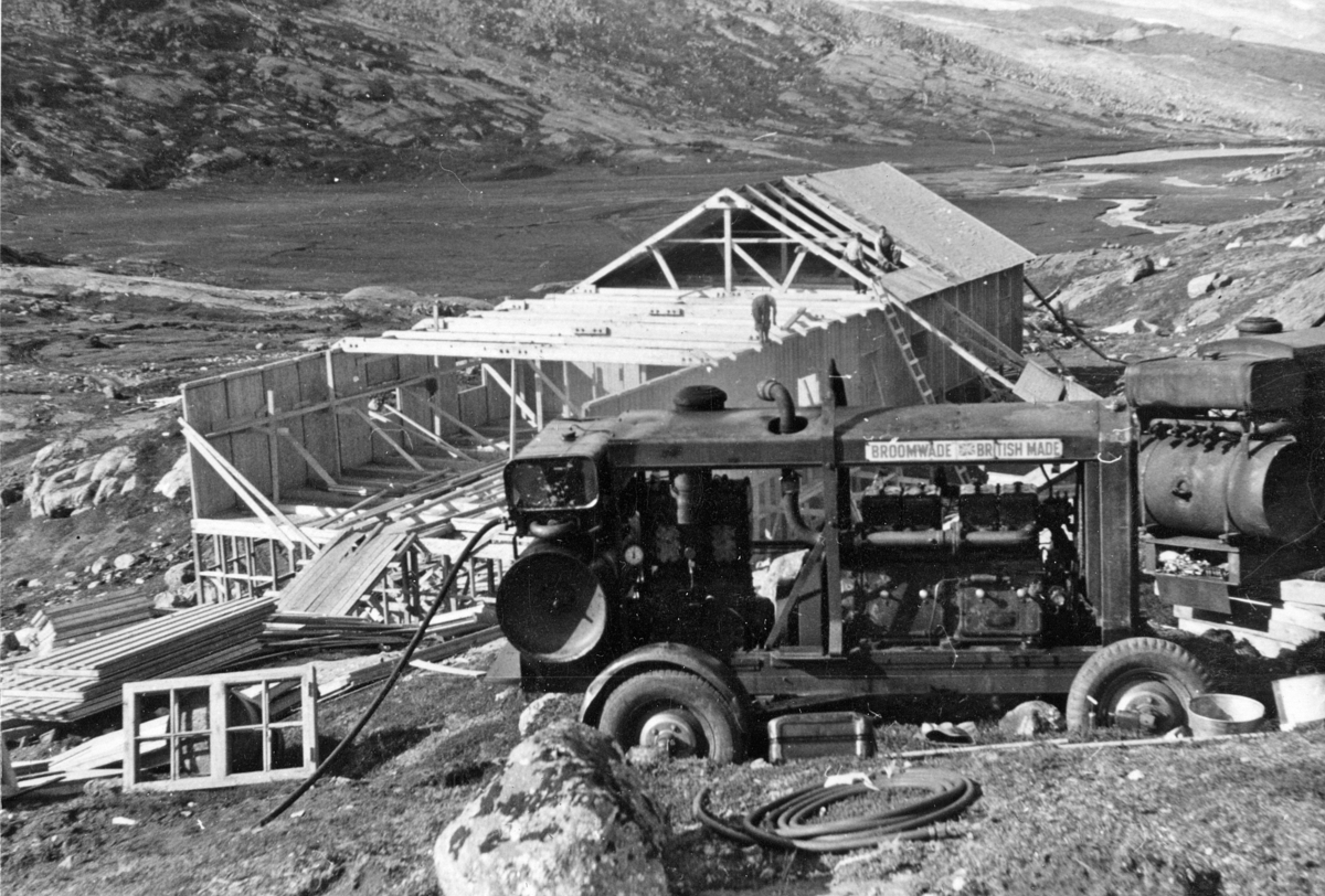 Tærskald-tunnelen 1265 m - 7m² (september 1953 - februar 1955).Thorleif Hoffs album 1, side 18. Album fra Thorleif Hoff som dokumenterer anleggsvirksomheten i Glomfjord på 1950-tallet