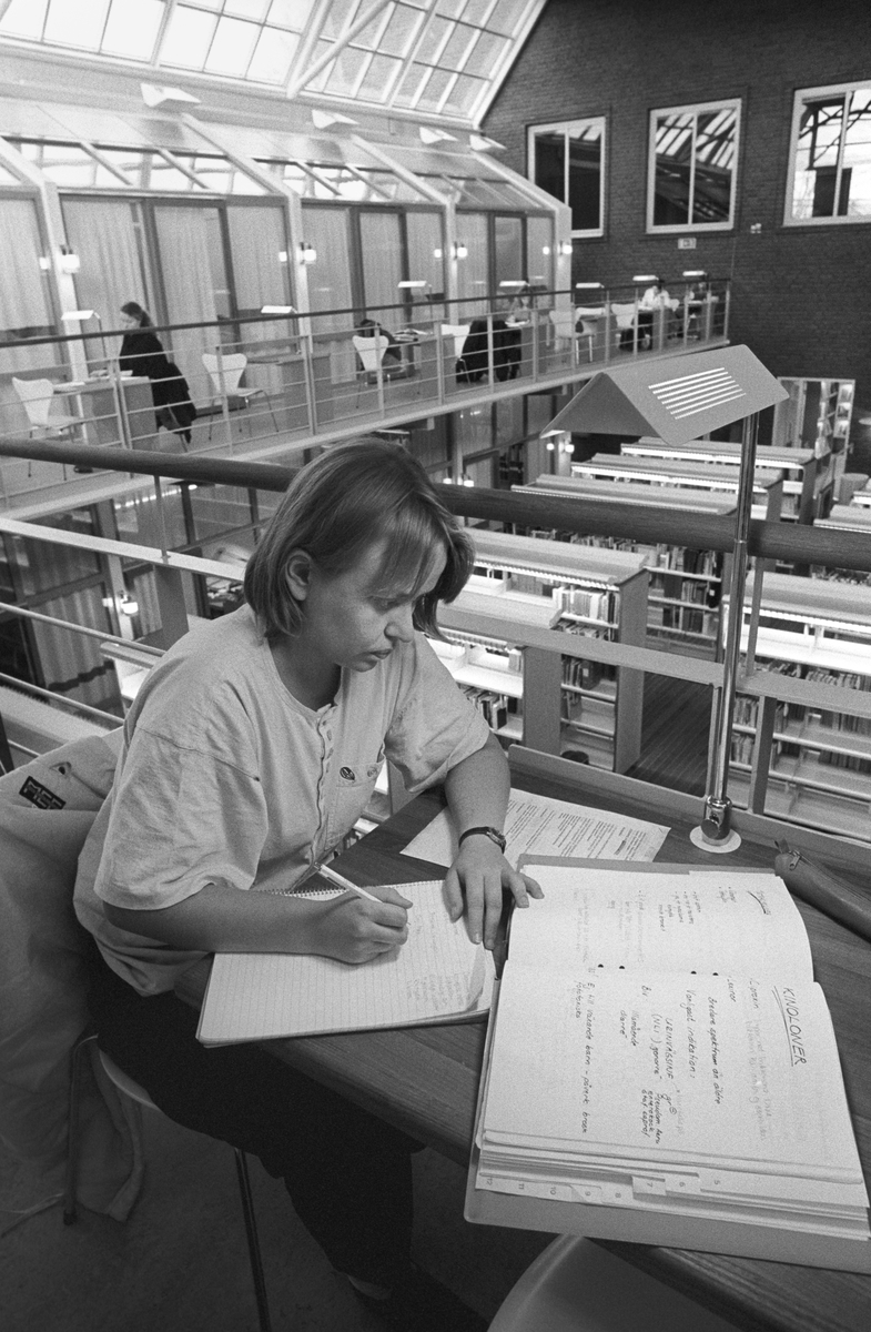 Vårdhögskolan - det nya högskolebiblioteket blir helt modernt med mediatek, videorum och datasökningsrum, Uppsala 1993