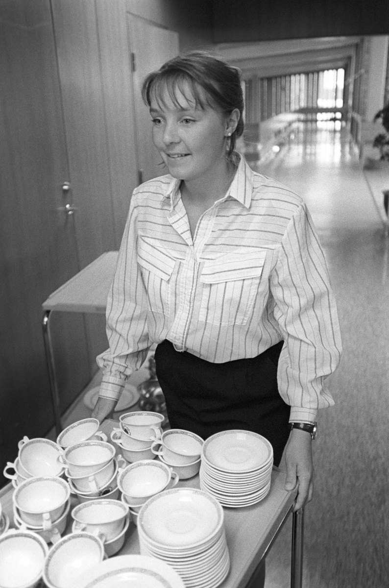 Årets kostekonom Theres Andersson har arbetat i köket som vikarie och hoppas att få komma tillbaka i höst, Akademiska sjukhuset, Uppsala 1997
