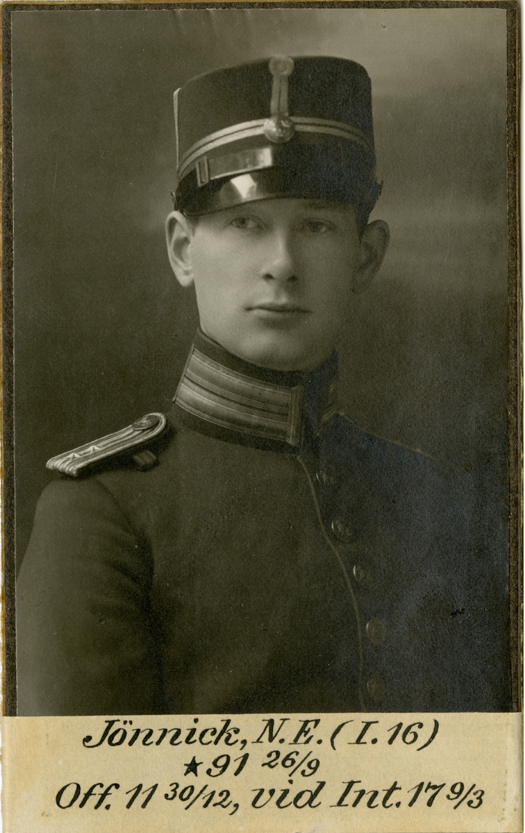 Porträtt av Nils Einar Jönnick, officer vid Hallands regemente I 16 och Intendenturkåren.