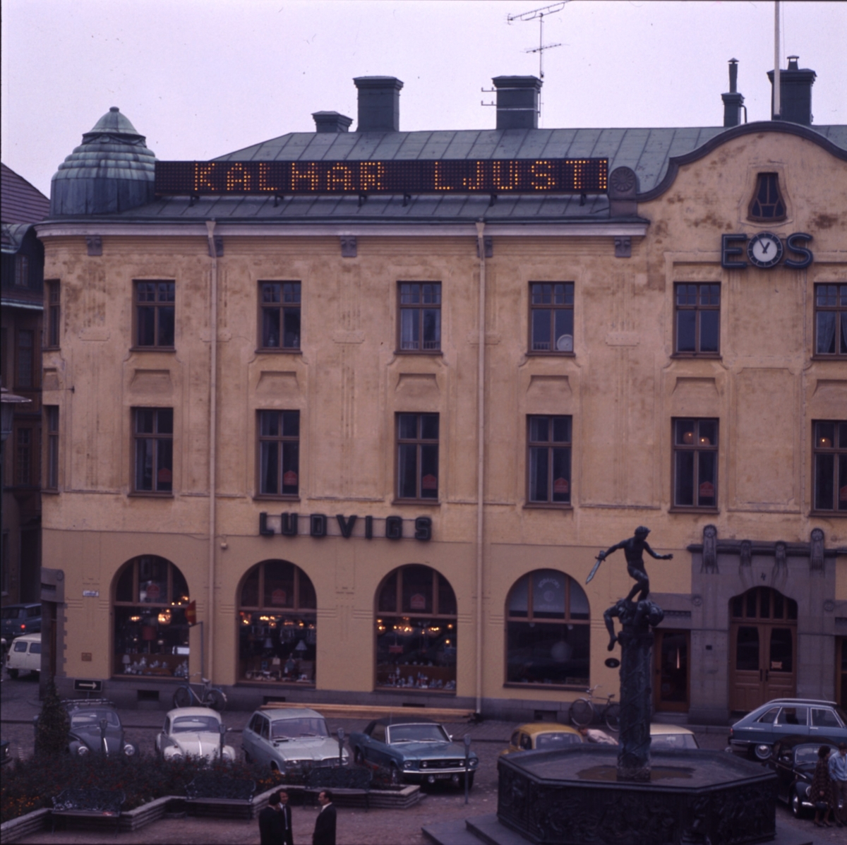 Ludvigs med Kalmar ljustidning på taket. Omkring 1970.