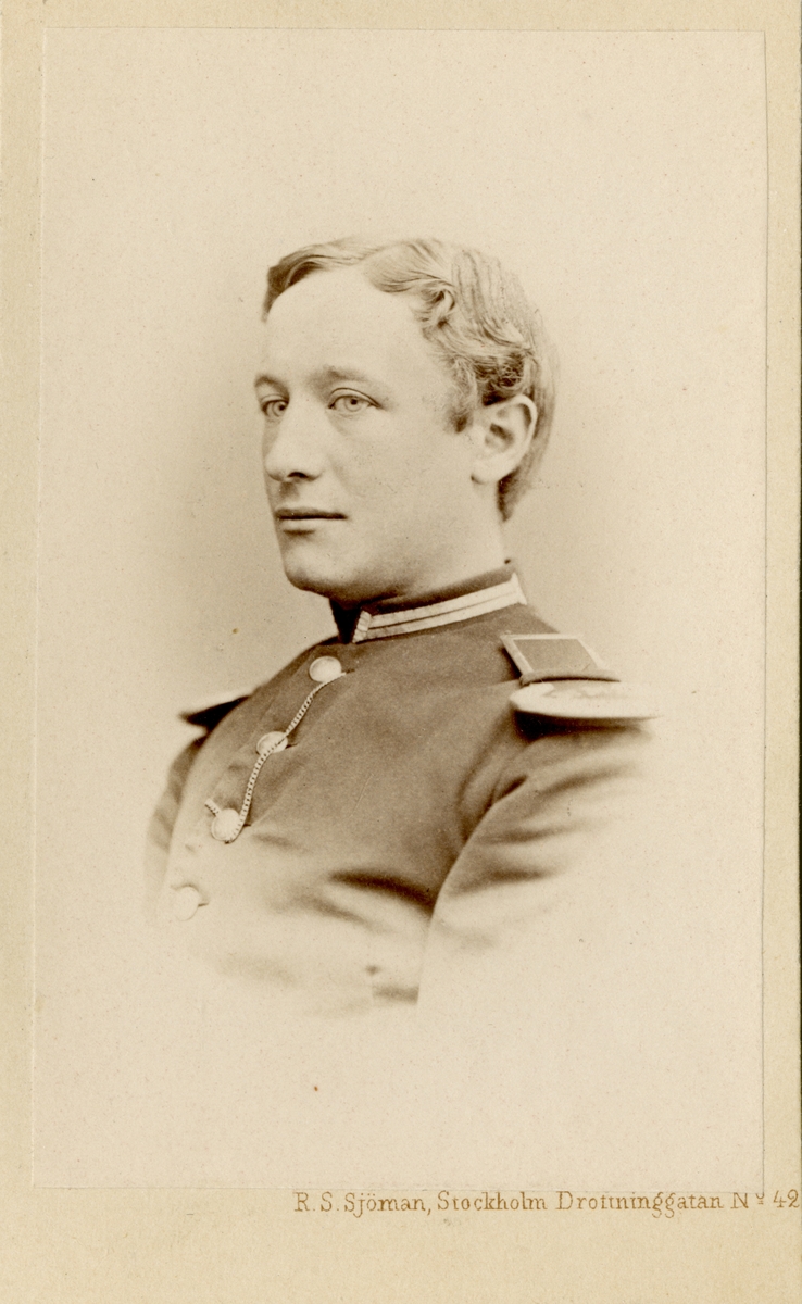 Porträtt av Carl Johan Lindström, löjtnant vid Första livgrenadjärregementet I 4. Se även AMA.0007862.