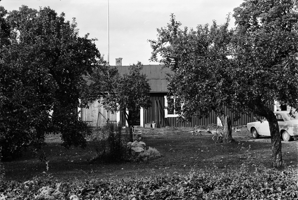 Uthuslänga, Råsta 2:18, Råstaberg, Tensta socken, Uppland 1978