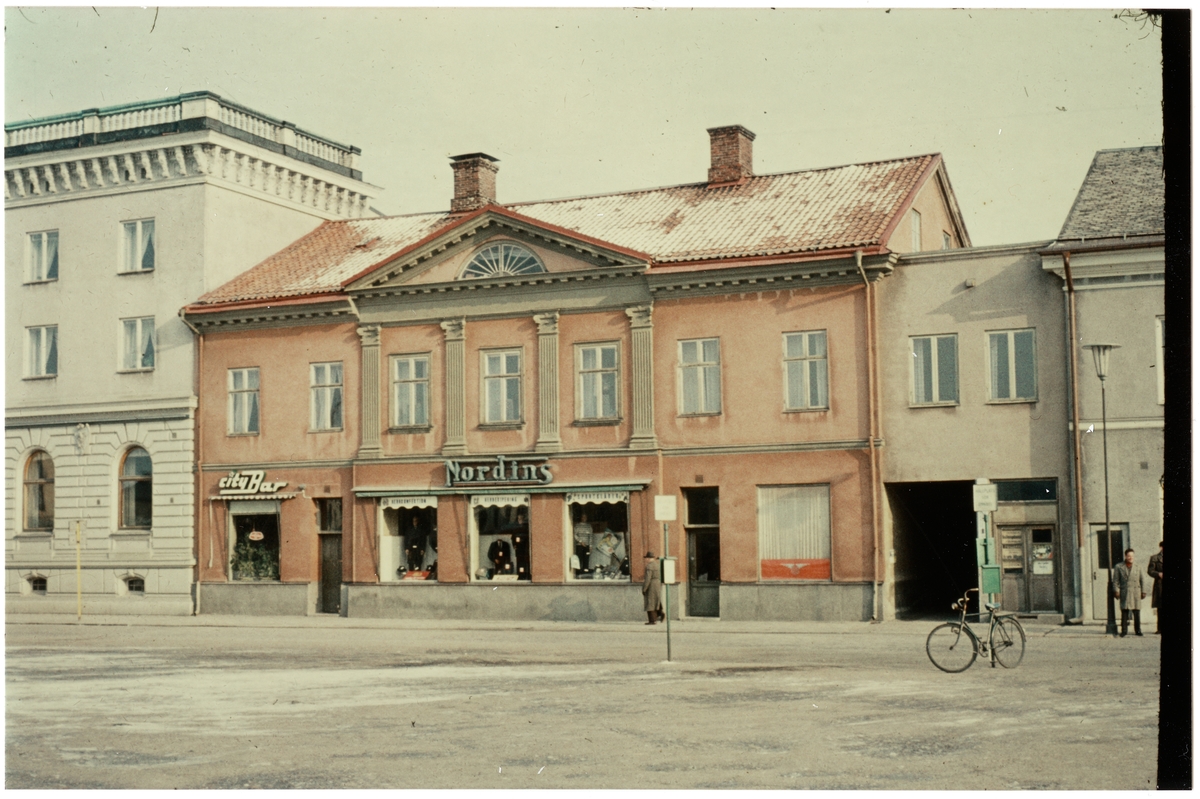 Vänersborg. Sparbankshuset och Söderbergska/Nyströmska.