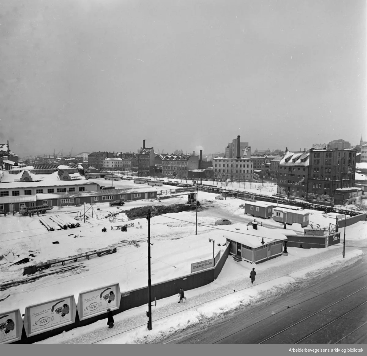 Grønlands Torg, anleggsplass for T-banearbeid, desember 1959.