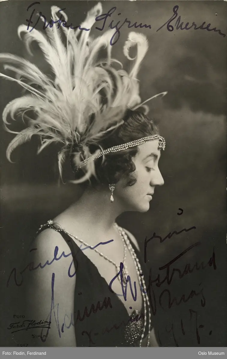 Naima Wifstrand var en firad operettsångare samt film- och teaterskådepelare under större delen av 1900-talet.