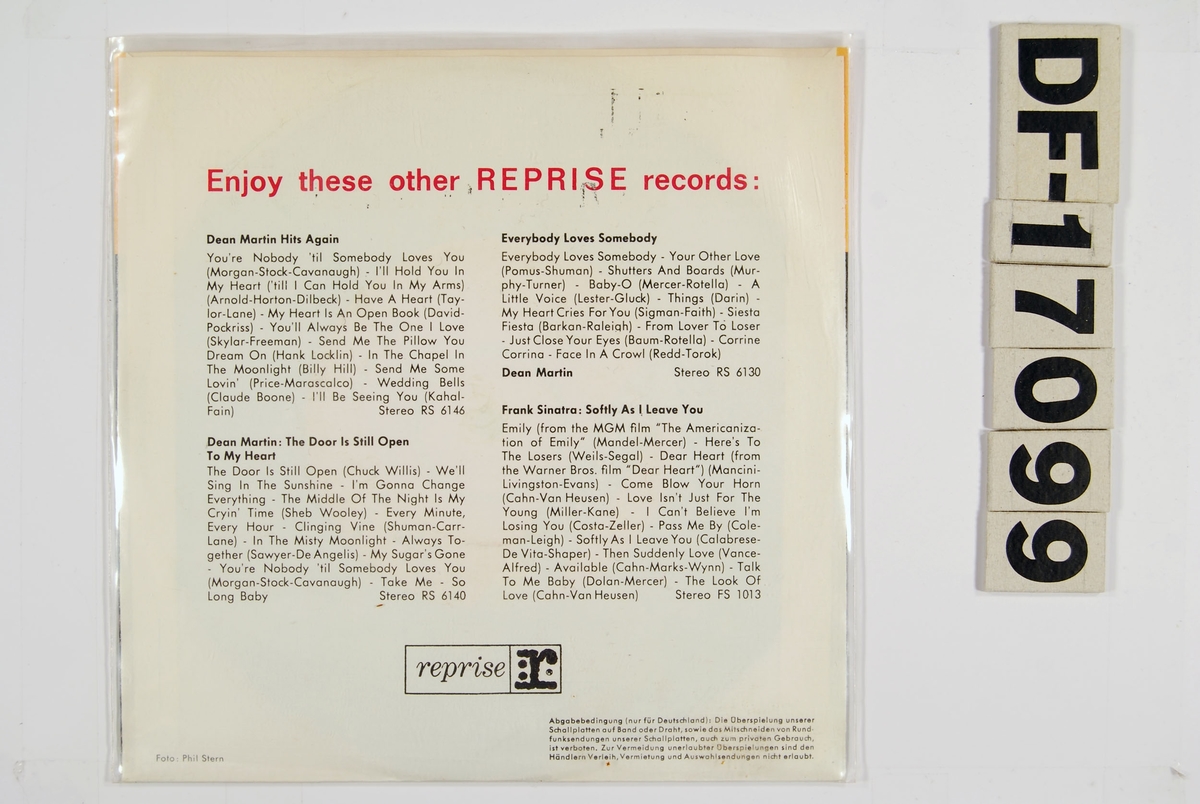 Fotografi av Dean Martin på fremsiden. Baksiden har tekst som ramser opp andre plater fra Reprise Records.