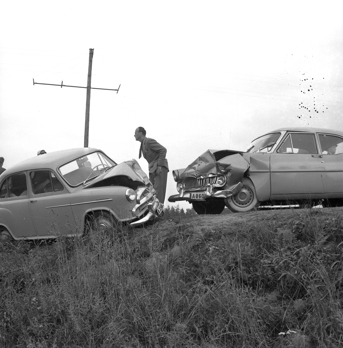 Bilkrock. 2 st. A-bilar. Myrö.
15 september 1955.
