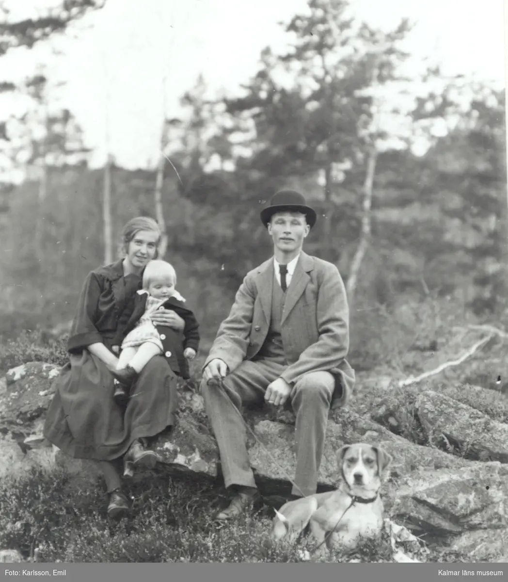 Porträtt av Axel Lundberg med familj.