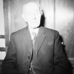 Vardens arkiv. "100 åringen Ole Nilsen, Porsgrunn"  18.02.19