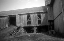 Oppigård Sylte i Surnadal, østre del av låven på gården. Inn