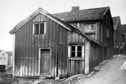 Foto av en bygård i Langveien 42 på Kirkelandet i Kristiansu