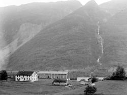 Dette er Fahle gård i Sunndalen. (Informant: Tone Eilertsen.