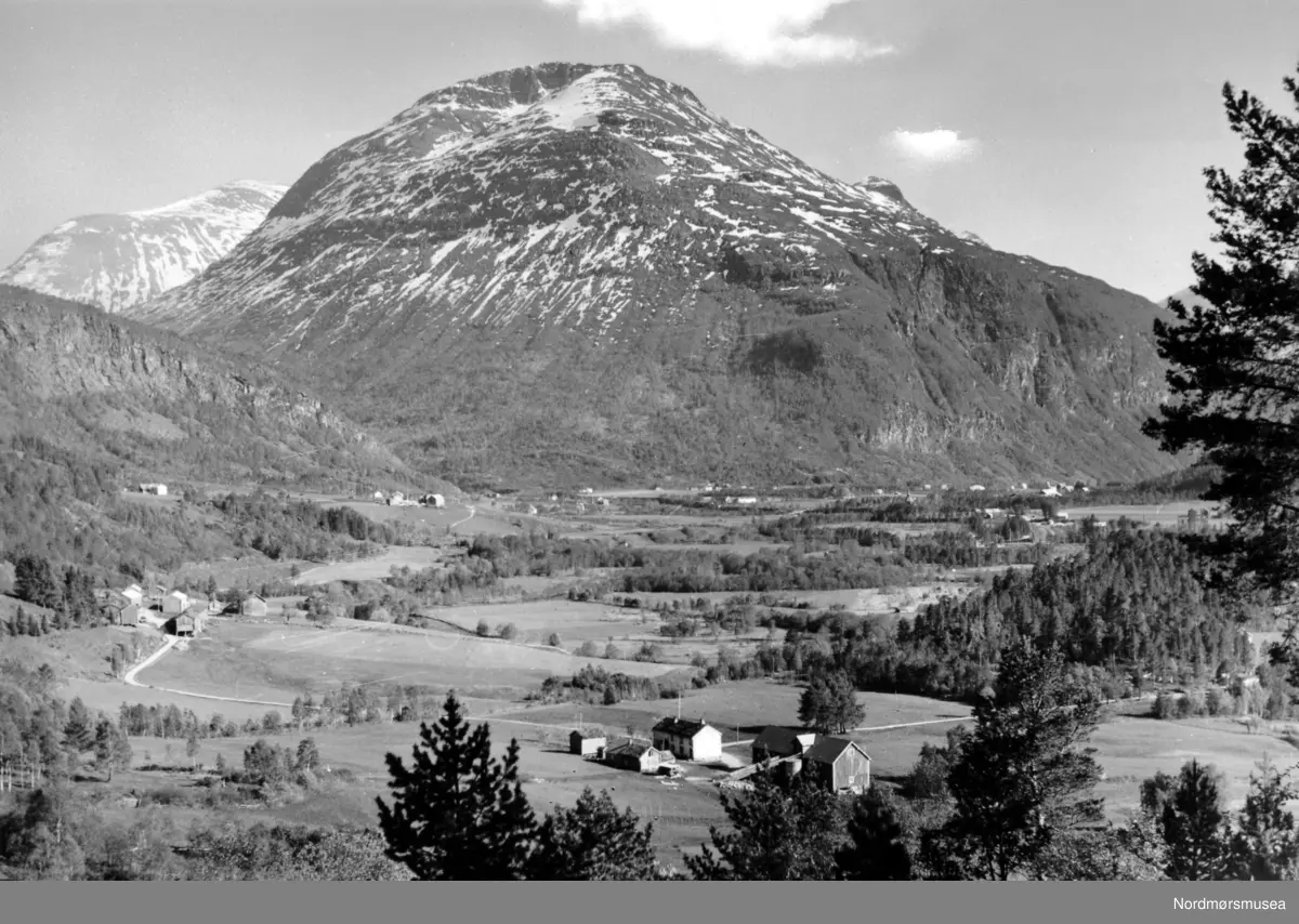 Landskapsbilde. Fotograf er trolig Georg Sverdrup, og datering er ...