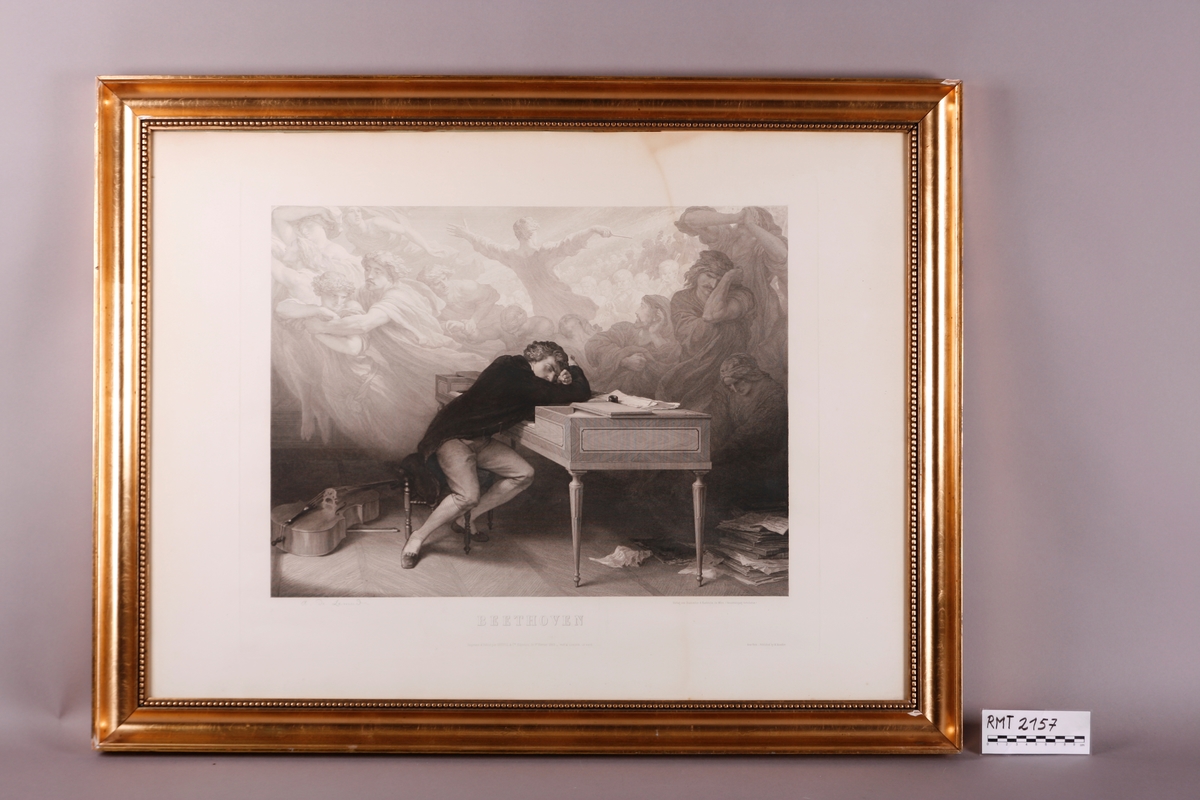 Bildet viser Beethoven sitte sovende på en krakk, lent over et klavikord. En cello til venstre i bildet, og en bunke papir (noter?) til høyre. Han er omkranset av figurer, blant annet en dirigent og et orkester.