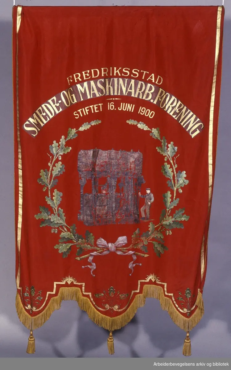 Smed og maskinarbeidernes forening, Fredrikstad.Stiftet 16. juni 1900..Forside..Fanetekst: Fredriksstad Smede- og Maskinarb.forening.Stiftet 16. juni 1900