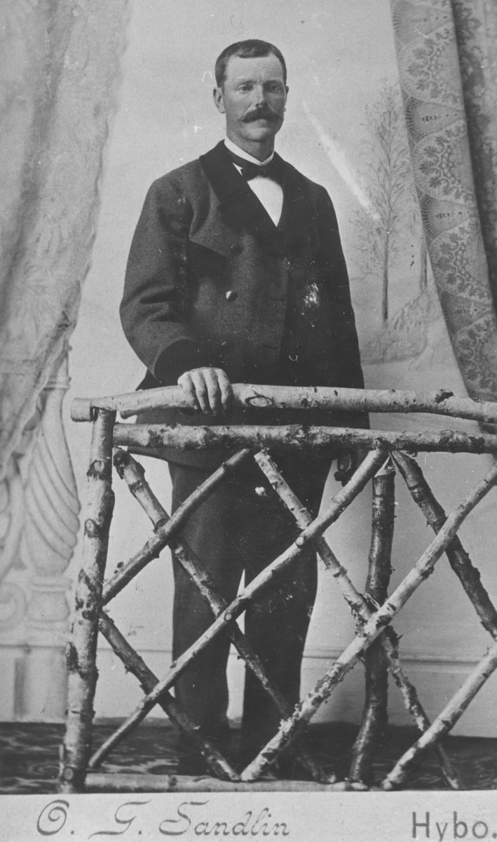 Skogvaktare Gustav Jansson, Hybo.
F. 10-11-1865 i Ransäter, Värmland.
