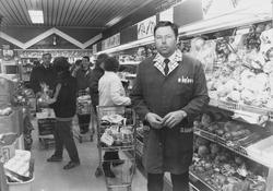 Innehaver Kjell Øybakken i dagligvareforretningen Netto 1000