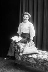 Portrett av Tora Johansen, ca. 1916-18.