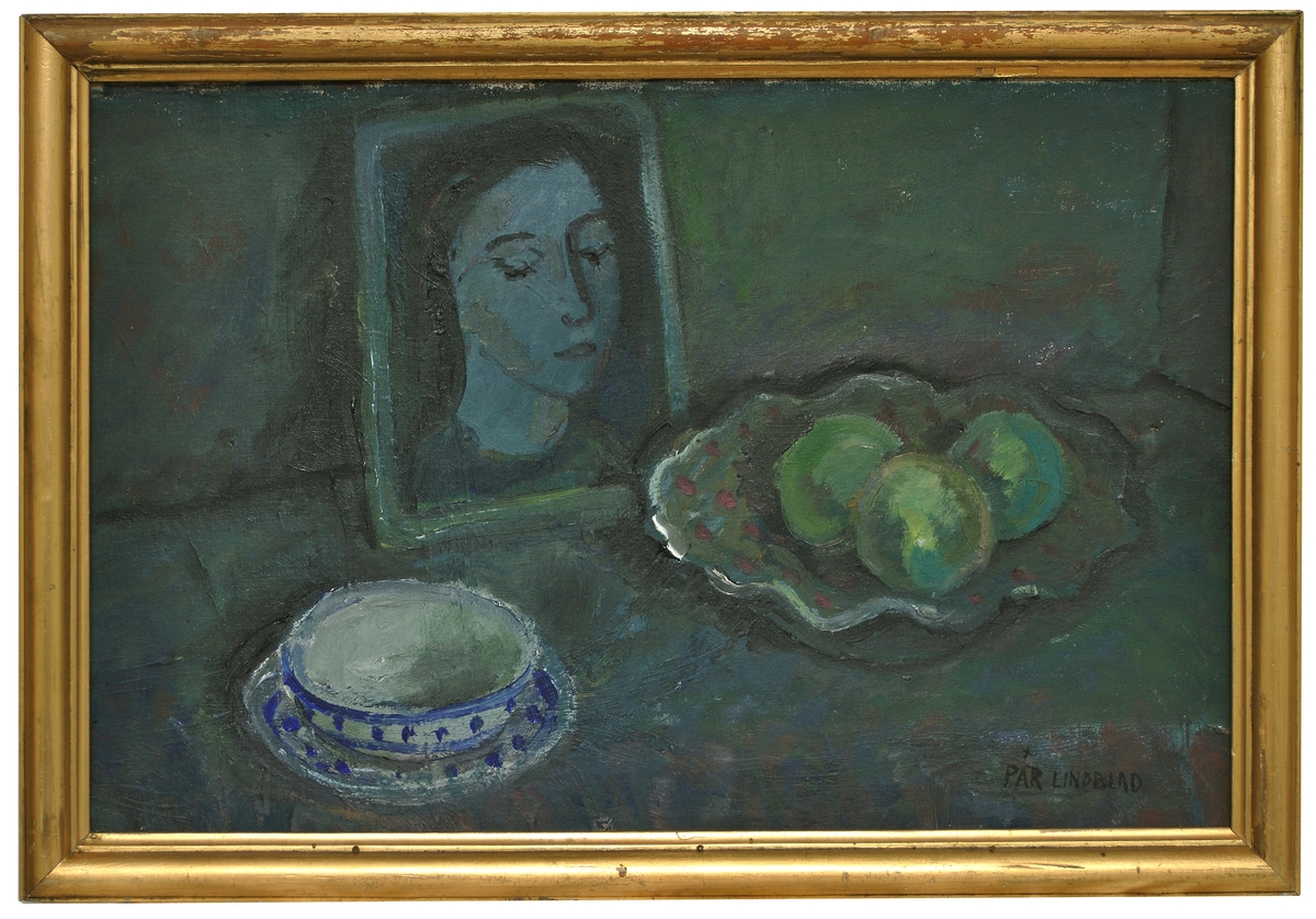 Öronlös kopp, fat med tre frukter. Kvinnoporträtt en face; övervägande gröna och blå färger.