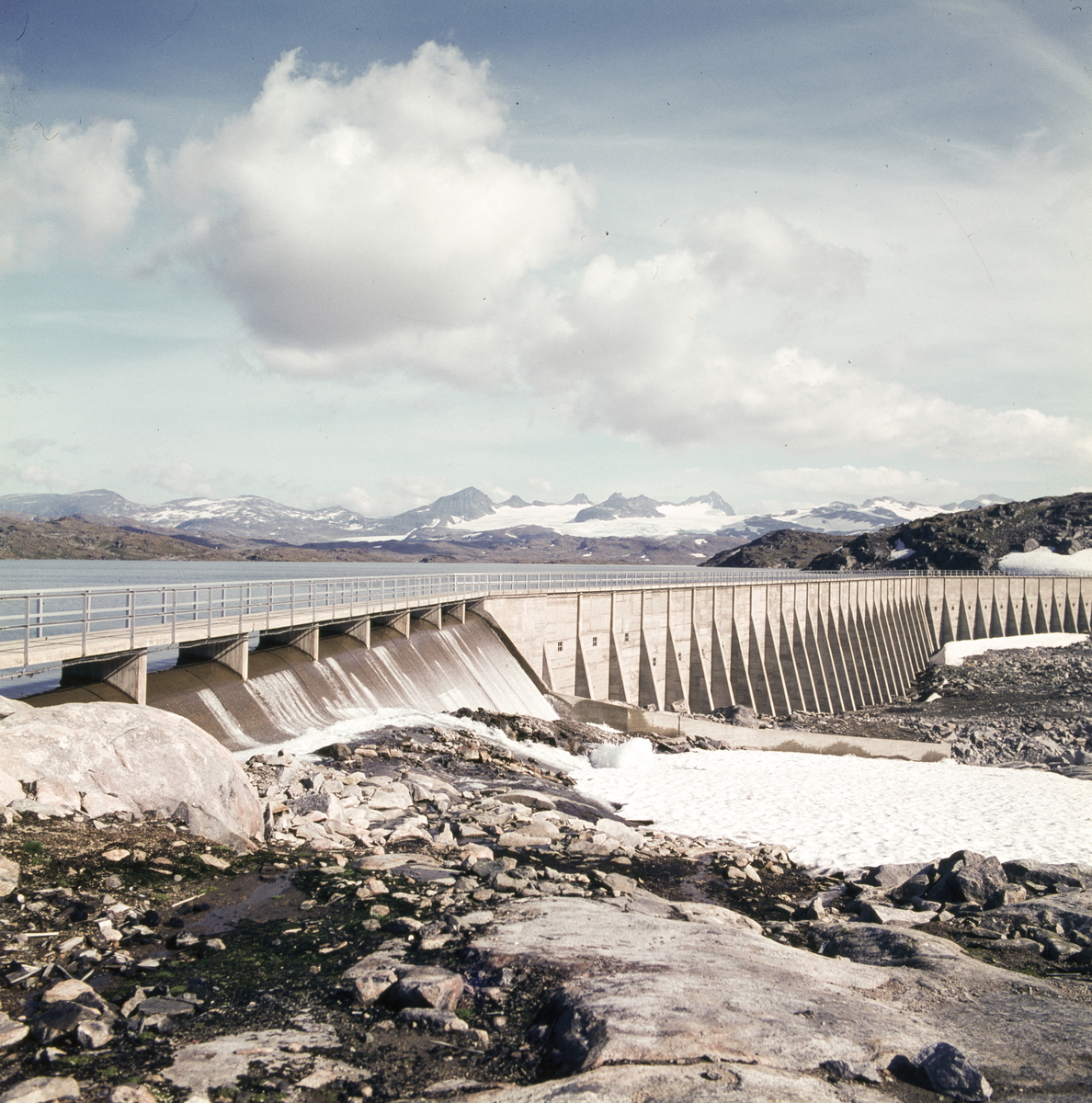 Group no. 56-10-05-00  Picture no. 536373..Damanlegg vannkraft kraftutbygging vinter