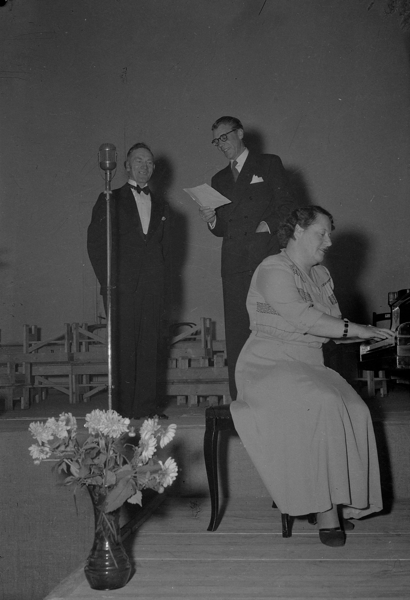 Jernbanens hobbyutstilling i Folkets Hus og amatørteater i Frimurerlogen