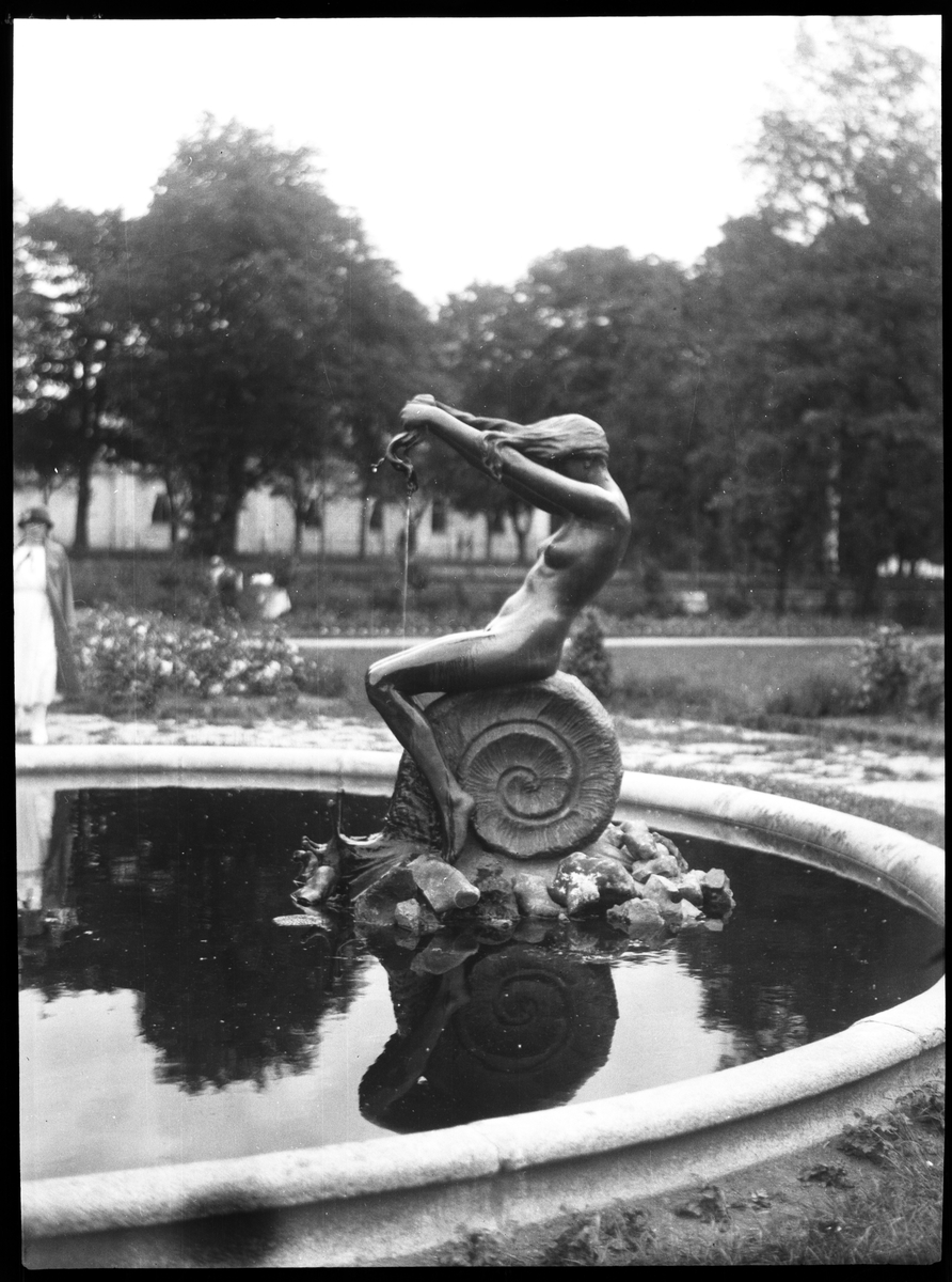 Okänd skulptur i en park, troligen i Köpenhamn.