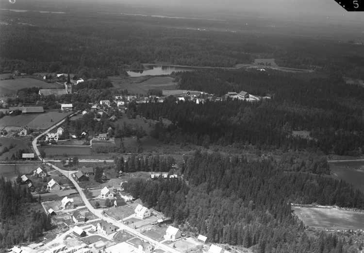 Älmeboda är kyrkby i Älmeboda socken i Tingsryds kommun, Kronobergs län. Belägen cirka 50 km sydöst om Växjö vid tätorten Rävemåla, där länsväg 120 och länsväg 122 korsar varandra.
Älmeboda var ändstation på Nättraby-Alnaryd-Elmeboda Järnväg, NAEJ.