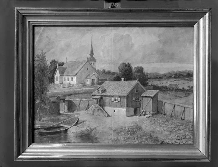 En tavla (akvarell), av Bengt Nordenberg.
Signerad: "B. Nordenberg -97". 
Det syns en kyrka och en liten eka vid sjökanten, nära ett bostadshus.