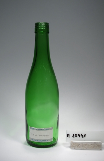 Vinflaska från Hammar glasbruk.
Beskrivning: PLM Hammars glasbruk 375 ml. Bourgogne AB manufaktur.
Färg: Grönt klarglas.
Mått: Ovan anges höjd och bottendiameter. 
Märkning i botten och nederst på flaskan. Se "Signering, märkning" ovan.
Inskrivet i huvudkatalogen 1977.
Funktion: Vinflaska