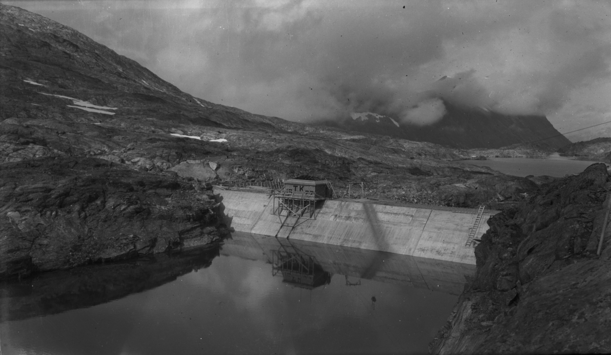 Tafjord Kraftanlegg, Tafjordvassdraget, 1928. Dam i Heimste Viksvatn. Sekundærdam i Fremste Viksvatn. Provisorisk oppdemning i Kolbeinsvatn.
