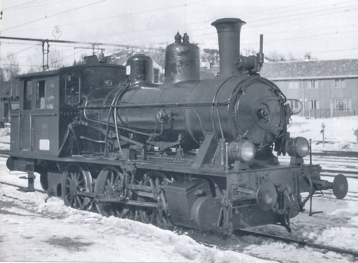 Damplokomotiv 23a 165 i skiftetjeneste på Narvik stasjon.
