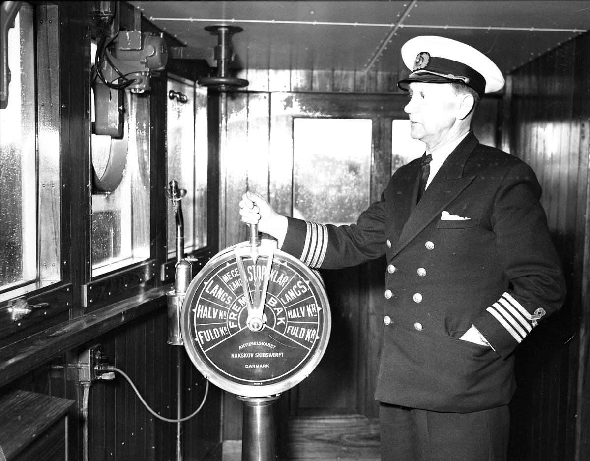 Schimpans, ombord på fartyg. 16 maj 1950.

