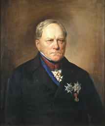 Portrett av Severin Løvenskjold  Mørk drakt, flere ordener, ordensbånd. Brun bakgrunn.