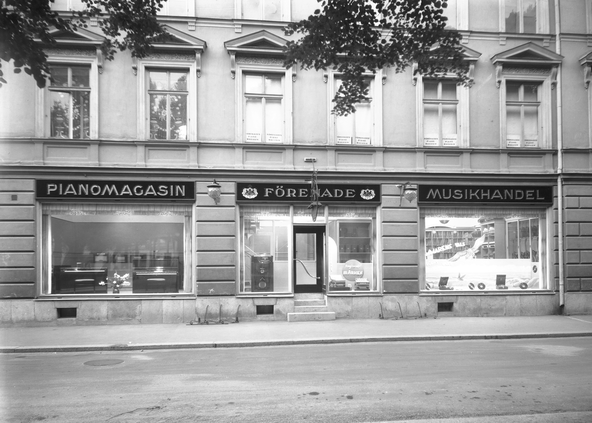 Förenade Pianofabriken
Pianomagasin
Musikhandel

September 1937