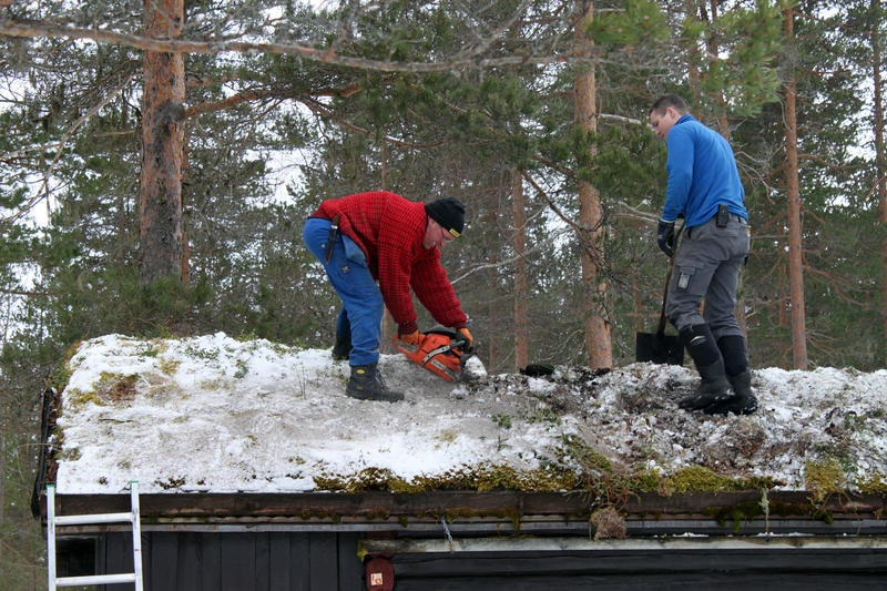 DNT Ringerikes hytte Hovinkoia i Holleia demonteres vinteren 2016.