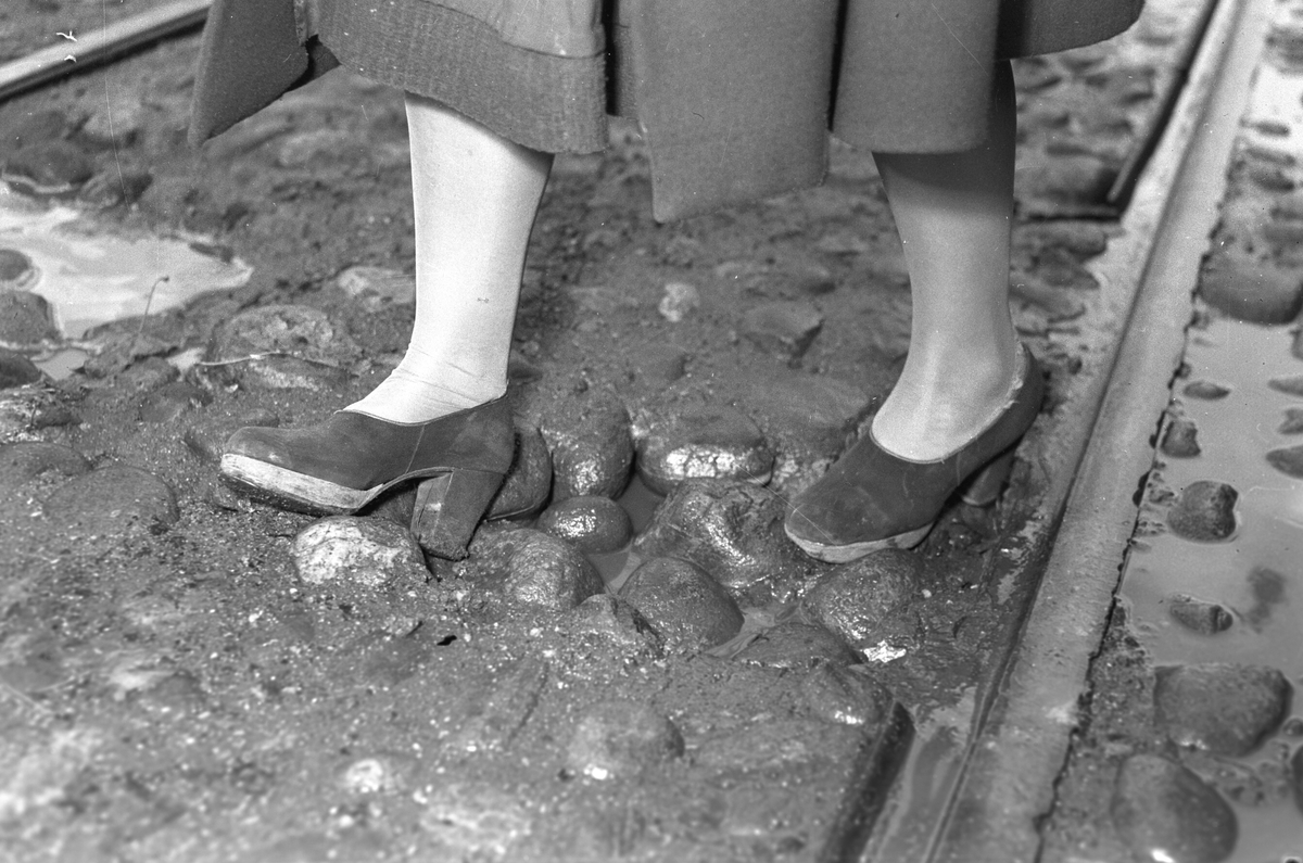 Kullerstensgatornas nackdelar. Reportage för en Stockholmstidning. 24