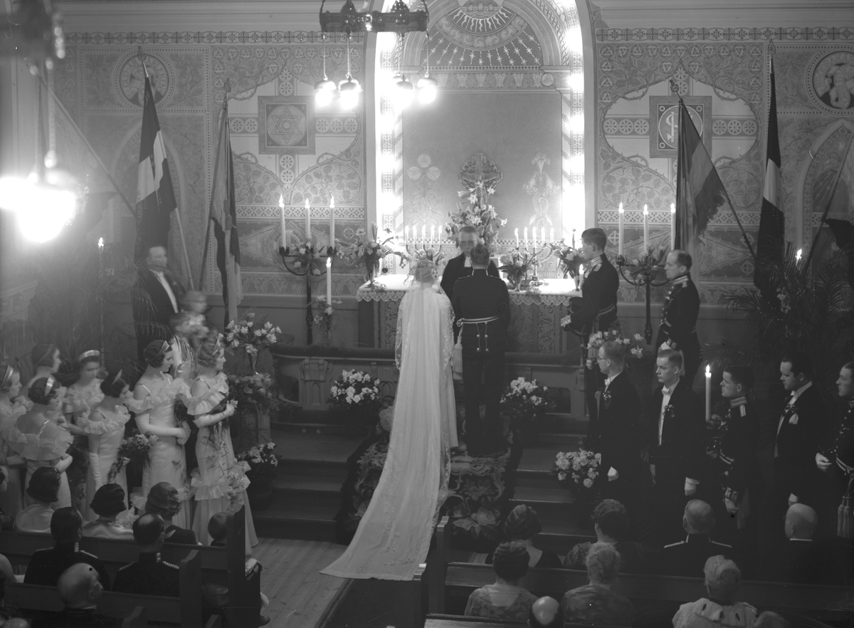 Bröllop mellan Hilding Kruuse af Verchou och Wera Åkerson den 24 mars 1934 i Soldatkyrkan i Gävle.