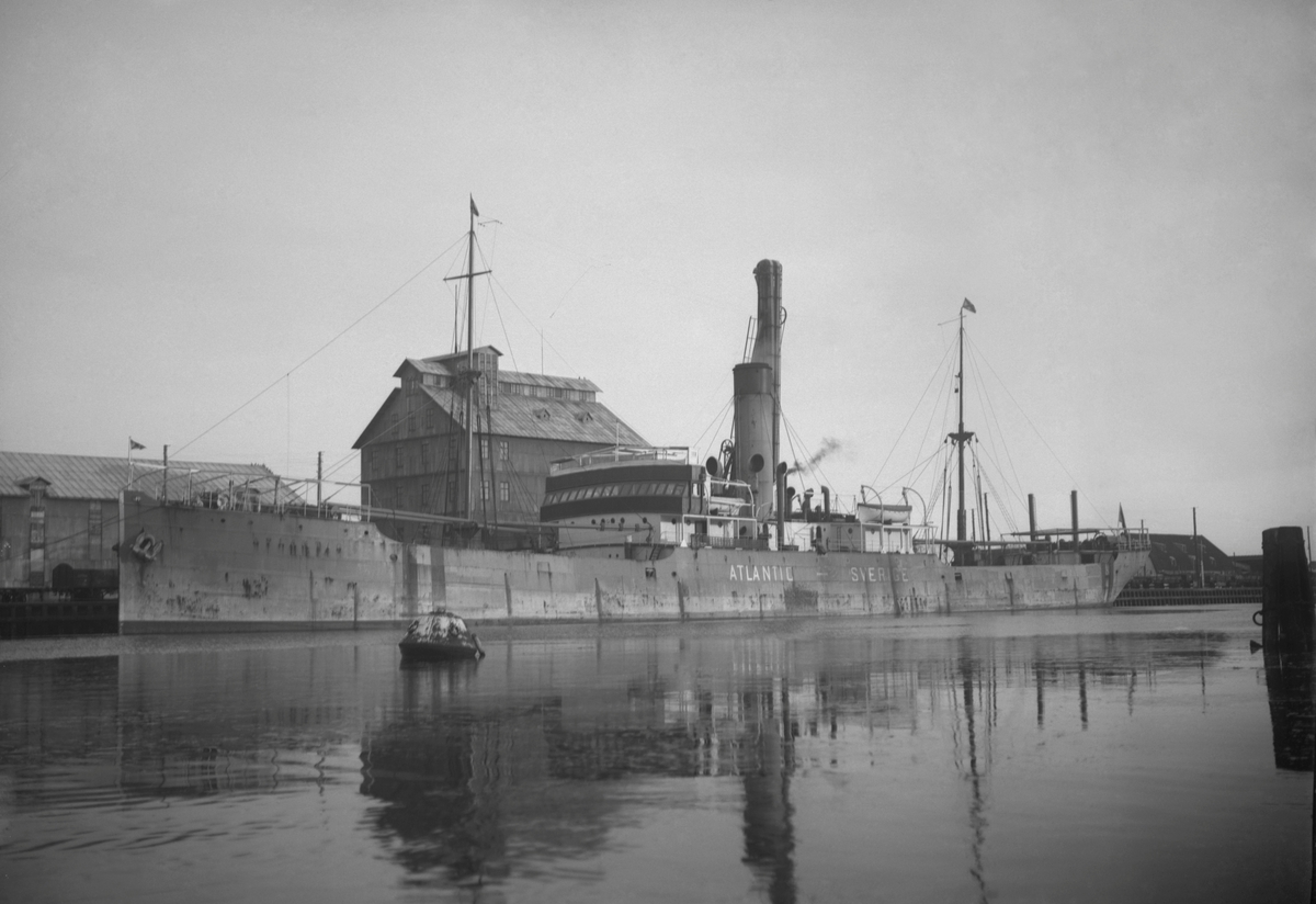 Lastångfartyget ATLANTIC av Göteborg i Åhus, den 3 dec. 1918.
