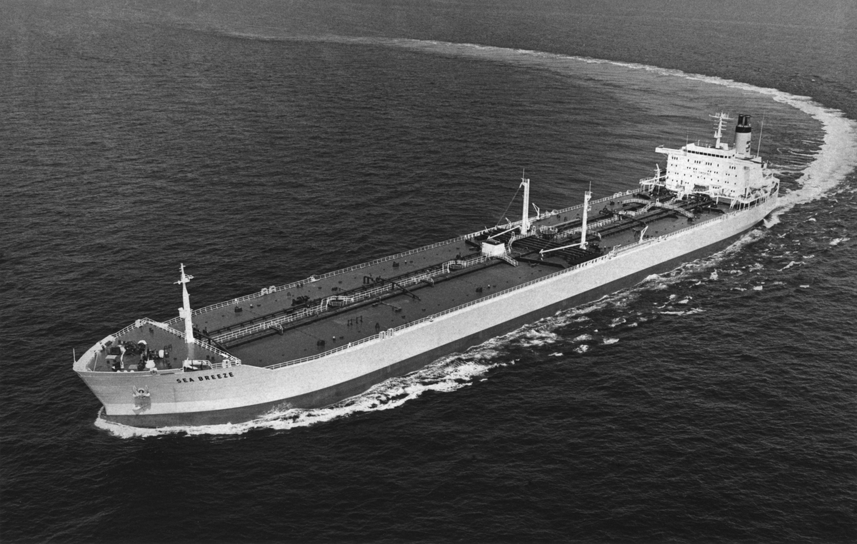 M/T SEA BREEZE under provturen. Sjösatt 18 juni 1975.