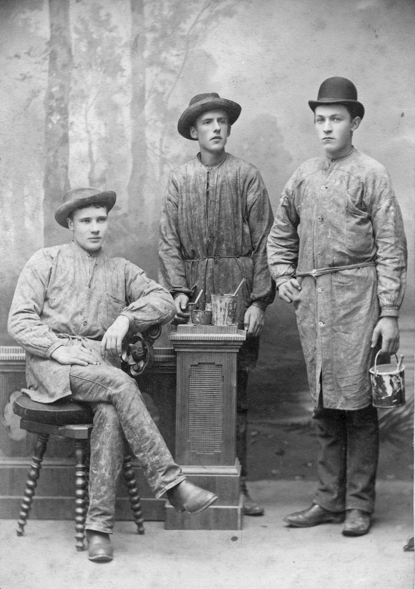 3 målarlärlingar i mitten S.J. Petterson, 1887.