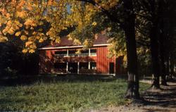 Postkort.  Hovedbygning fra Karterud i Vinger.  Østlandstune