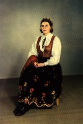 Postkort. Kvinnebunad fra Lom i Gudbrandsdal, Utstilling NF.