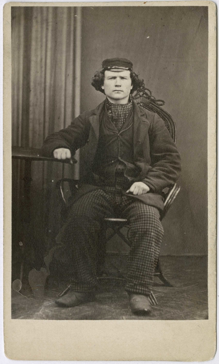 Fangeportrett. Fredrik Johannesen, Drammen, arrestert i 1869, innsatt i distriktsfengslet i Hokksund for drukkenskap og politiuorden.
