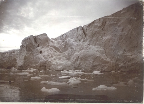 "Glacier sedd från sidan (nedifrån)", troligen på Vasahalvön.