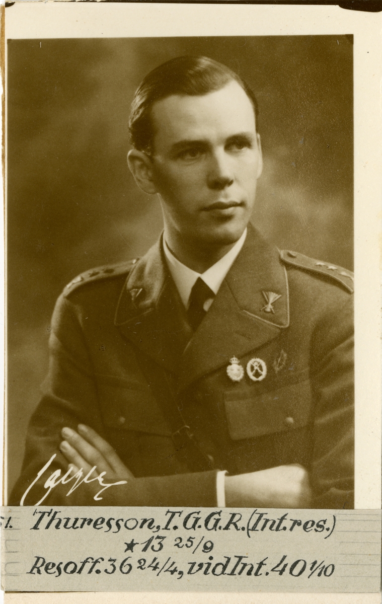 Porträtt av Tage Georg Gustaf Reinhold Thuresson, kapten vid Intendenturkåren.